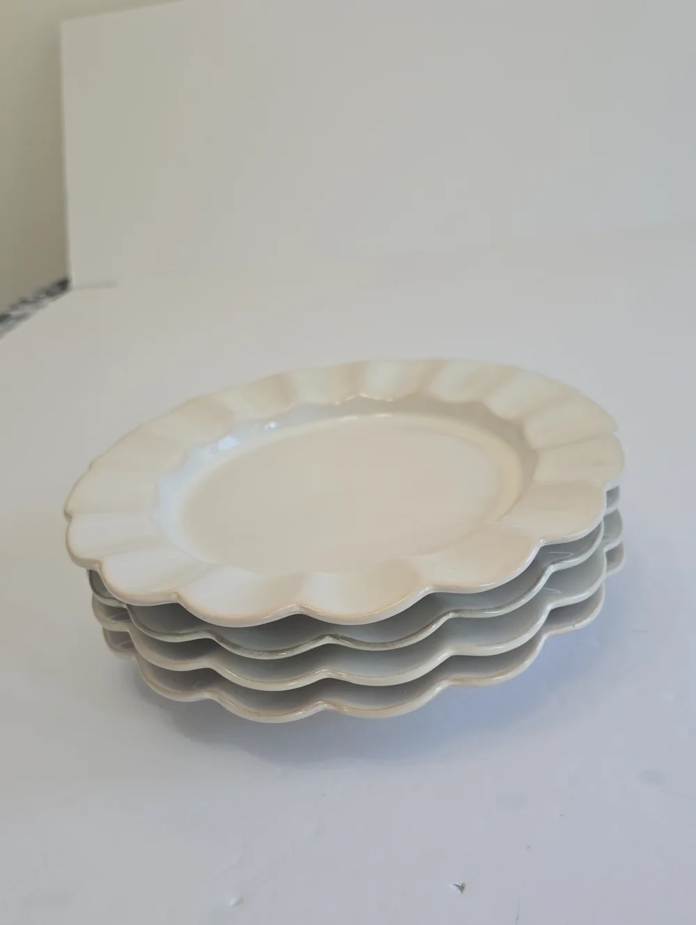 Pier 1 Imports Set Of 4 Alexandria Stoneware Ivory Luncheon Plates Scalloped
